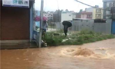 尼泊尔持续降雨已致60人死亡！我使馆紧急提醒  第2张